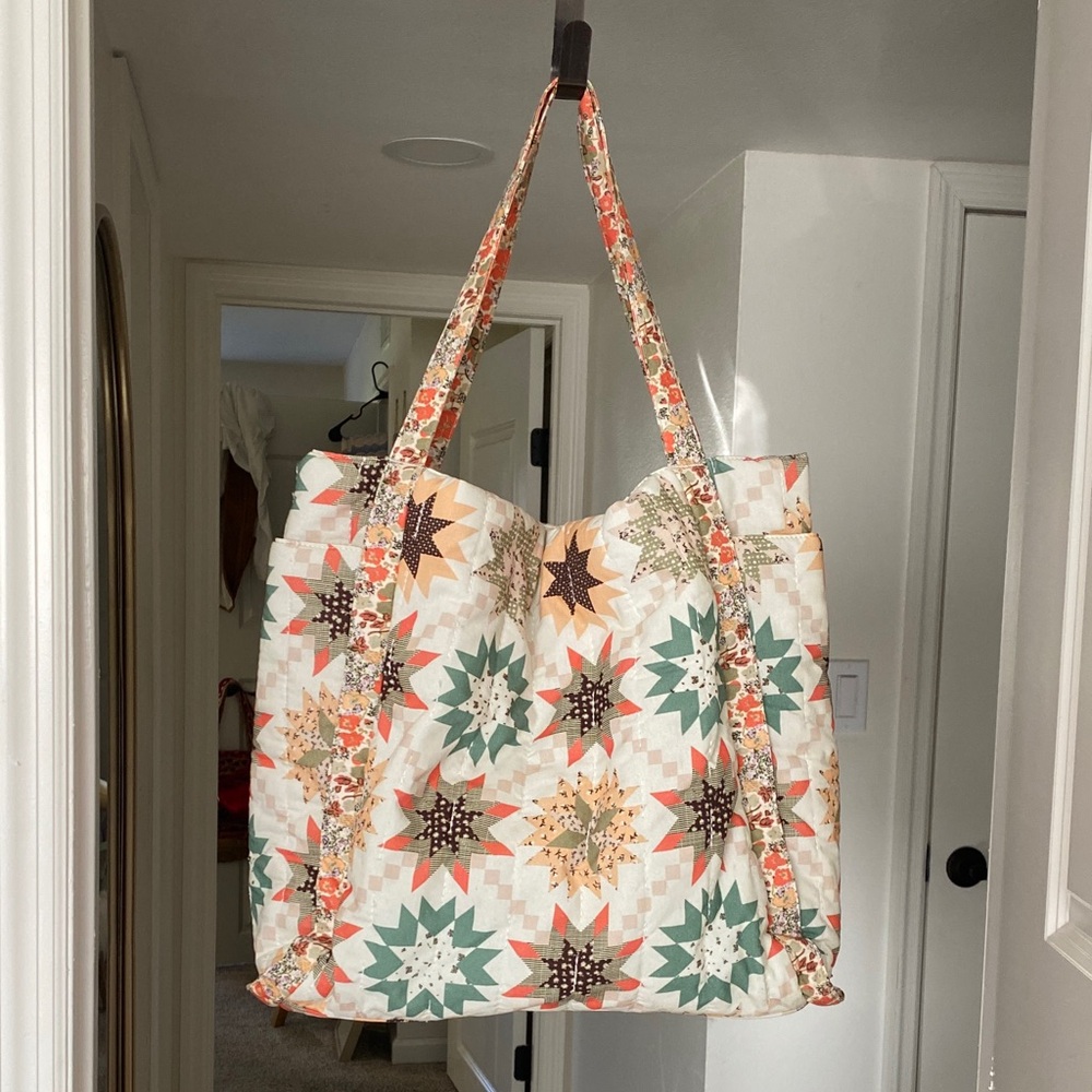 Quilted Patchwork Tote Bag Universal Thread Like … - image 1